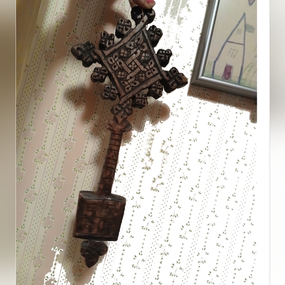 Handmade carved wooden key - decorative wall hanging or gift - Picture 8 of 9